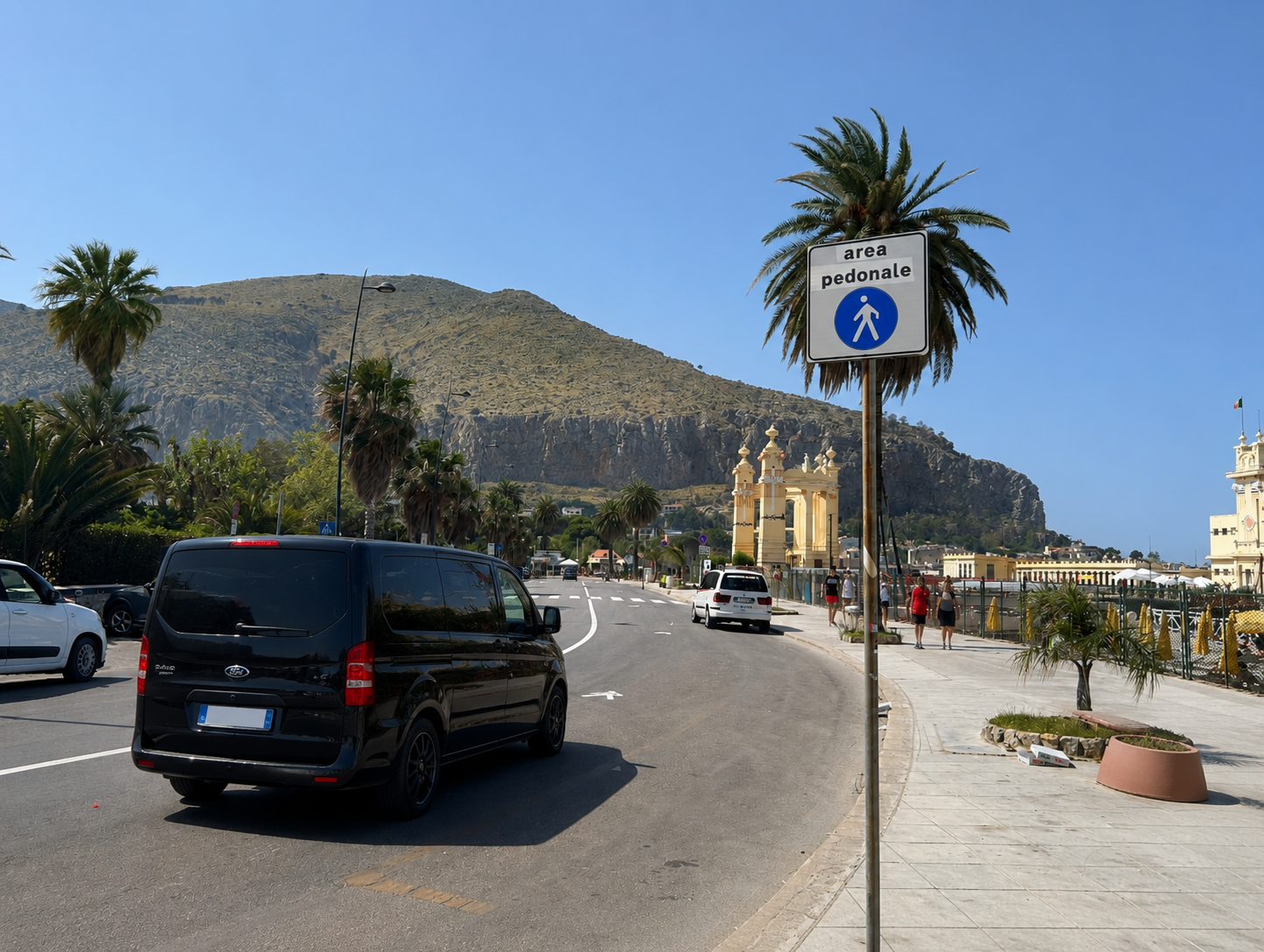 Private transfer in Sicily with Ford van and professional driver